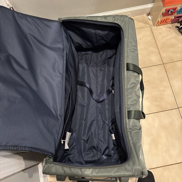 Lipault Paris Foldable Plume Wheeled Duffle Army Green Telescopic Handle & Case - Picture 15 of 16